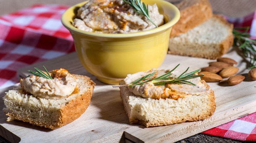 Pasztet z wątróbki drobiowej w puszce