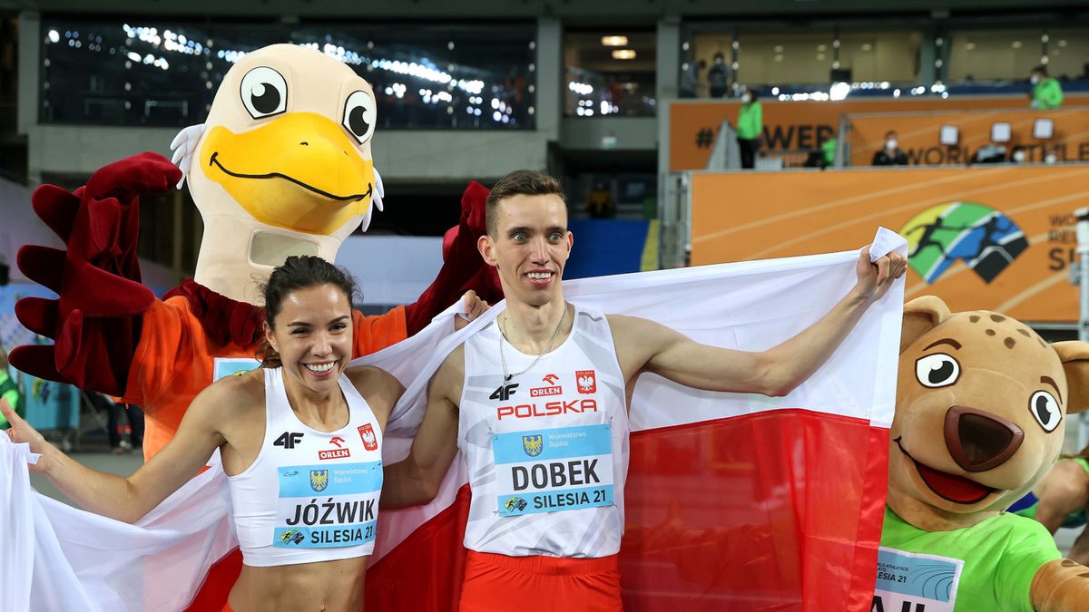 PAP / Andrzej Grygiel / Na zdjęciu: Polska sztafeta Patryk Dobek (w środku) i Joanna Jóźwik (z lewej)