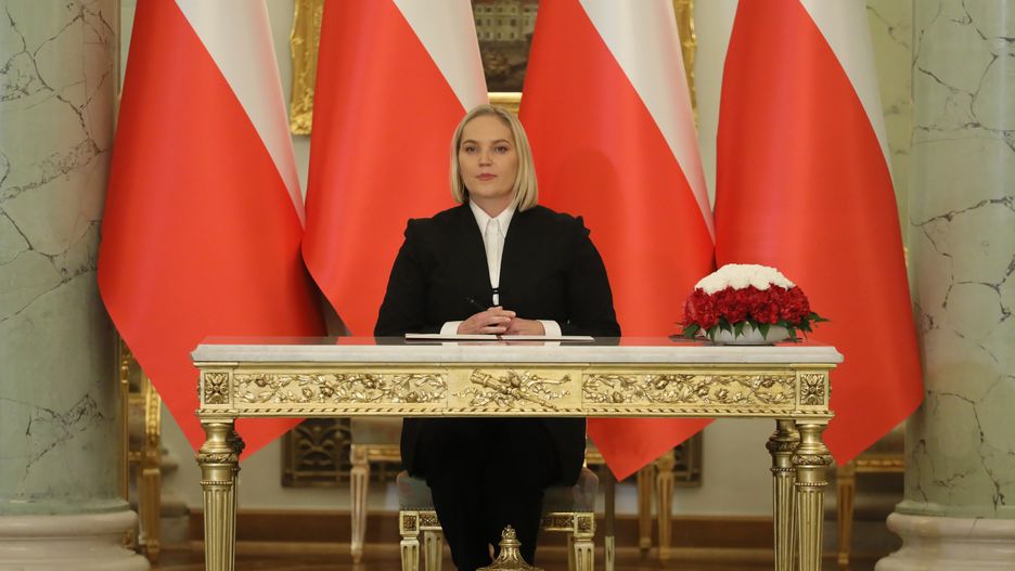 Warszawa, 27.11.2023. Powołana na stanowisko ministra kultury Dominika Chorosińska podczas uroczystości powołania i zaprzysiężenia Rady Ministrów, 27 bm. w Pałacu Prezydenckim w Warszawie. Prezydent powołuje Prezesa Rady Ministrów wraz z pozostałymi członkami RM w ciągu 14 dni od dnia pierwszego posiedzenia Sejmu lub przyjęcia dymisji poprzedniej RM i odbiera przysięgę od członków nowo powołanego rządu. (ad) PAP/Paweł Supernak