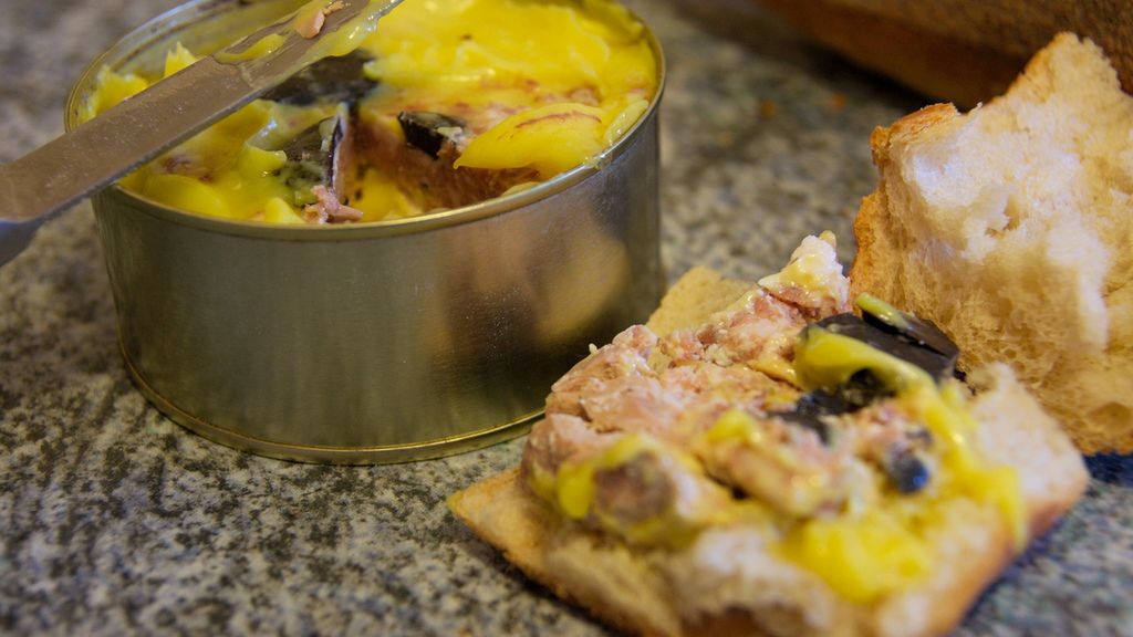 Wędzony pasztet z wątróbki gęsiej w puszce