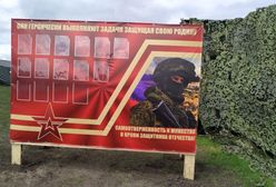 Tablice dla "zdrajców" i "bohaterów". Tak Rosjanie podnoszą morale w bazie wojskowej pod granicą z Ukrainą