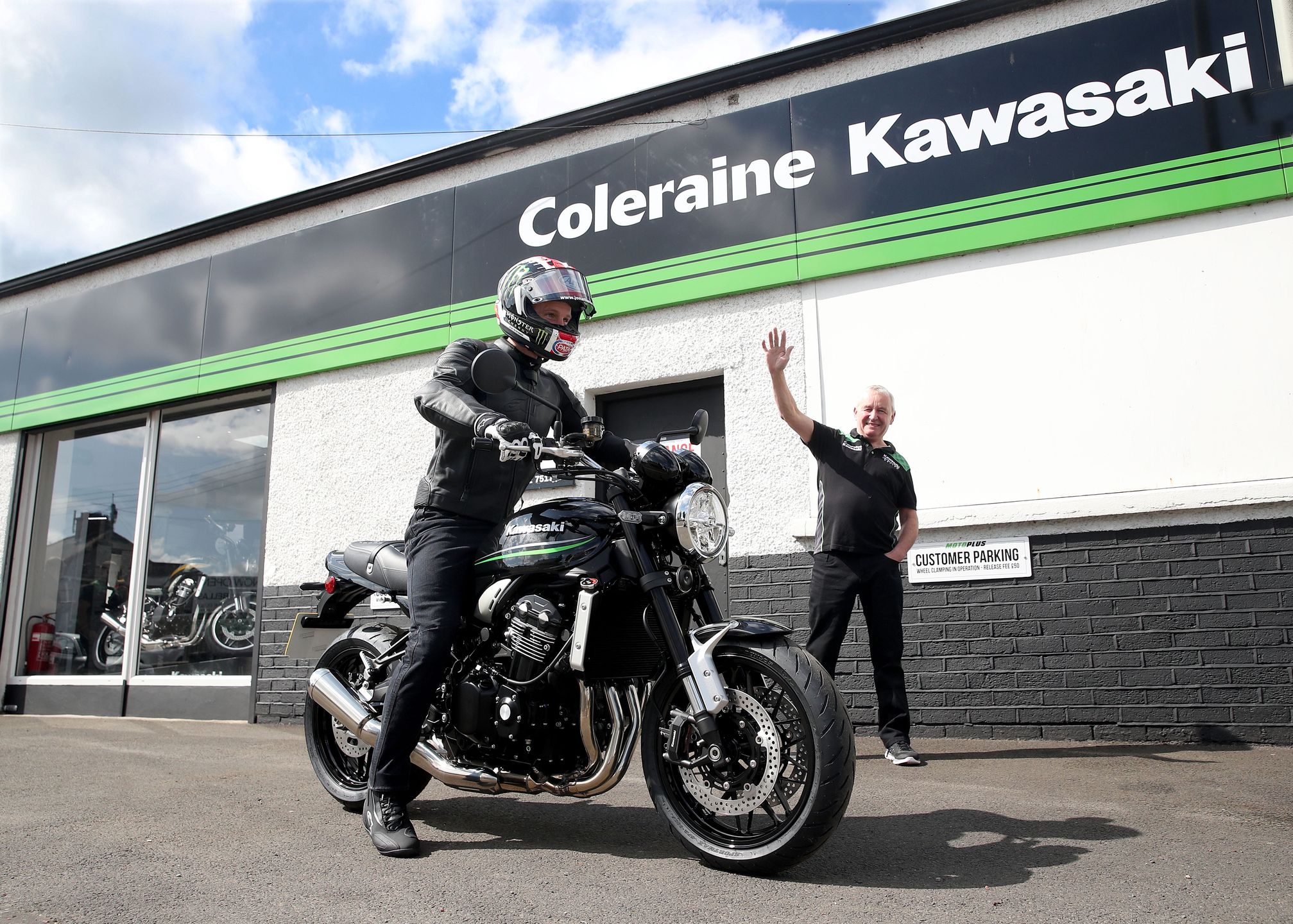 Jonathan Rea i jego kawasaki Z900RS