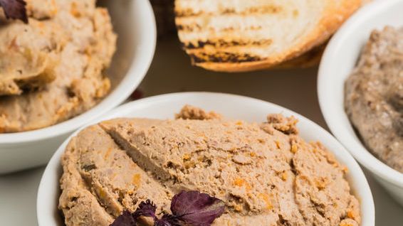 Pasztet z wątróbki w puszce