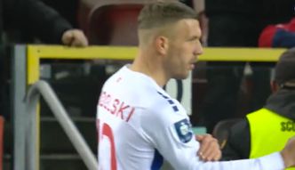 Podolski tłumaczy się ze swojego gestu. "Ja nie uciekłbym schować się do mamy"