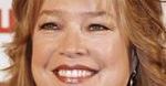 Brittany Snow asystuje Kathy Bates