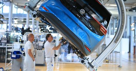Volkswagen nie ma wyjścia. Gigant reaguje na zagrożenia z Chin i USA