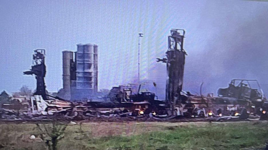 Pozostałości systemu S-400 Triumf na lotnisku Dżankoj na Krymie.