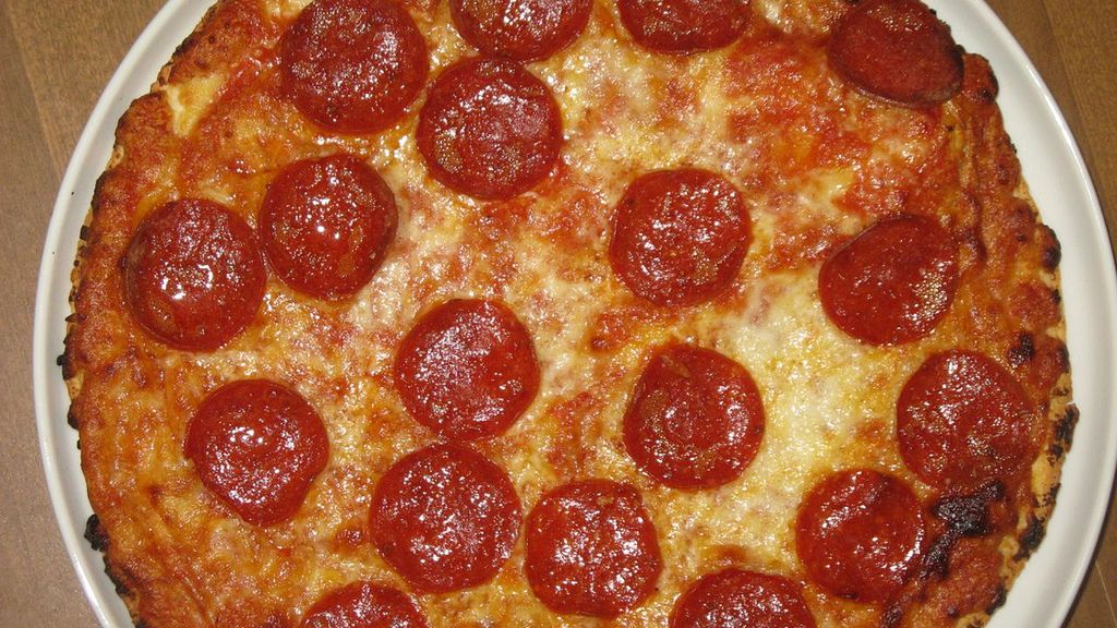 Wołowo-wieprzowa kiełbasa pepperoni w plastrach