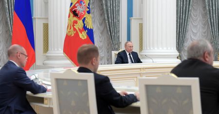 Gigantyczny stół Putina. Kreml pokazał zdjęcia