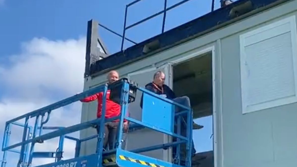 Twitter / Viaplay Sport Polska / Przemysław Pełka na stadionie w Reykjaviku