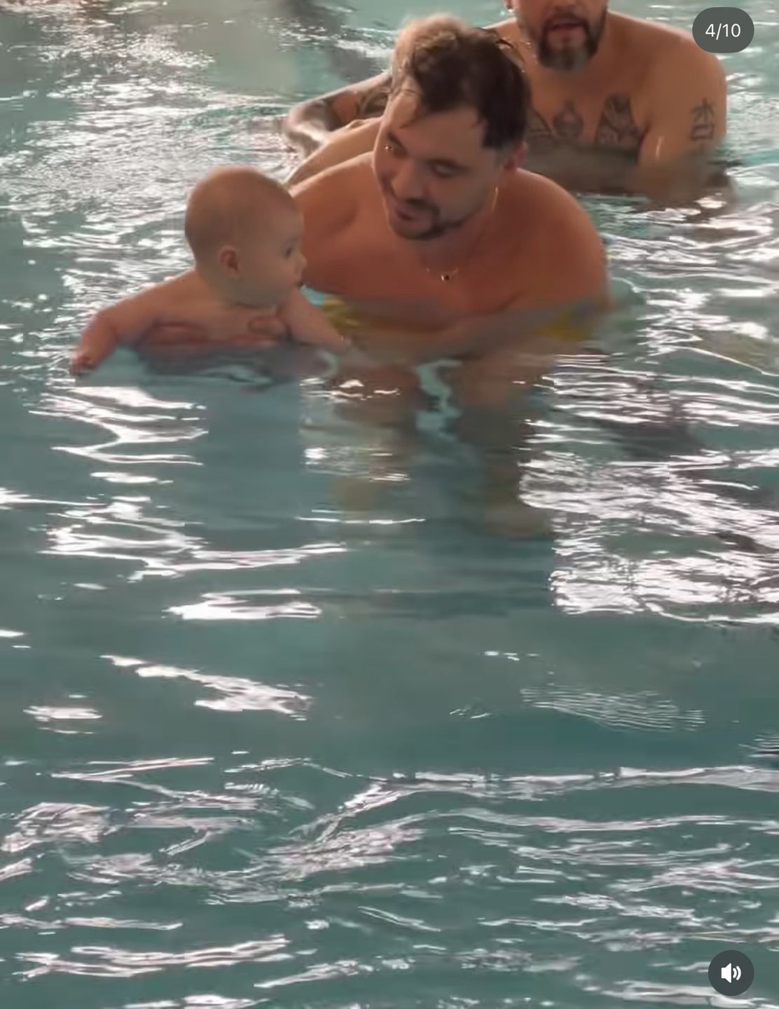 Daniel Martyniuk zabrał syna na basen