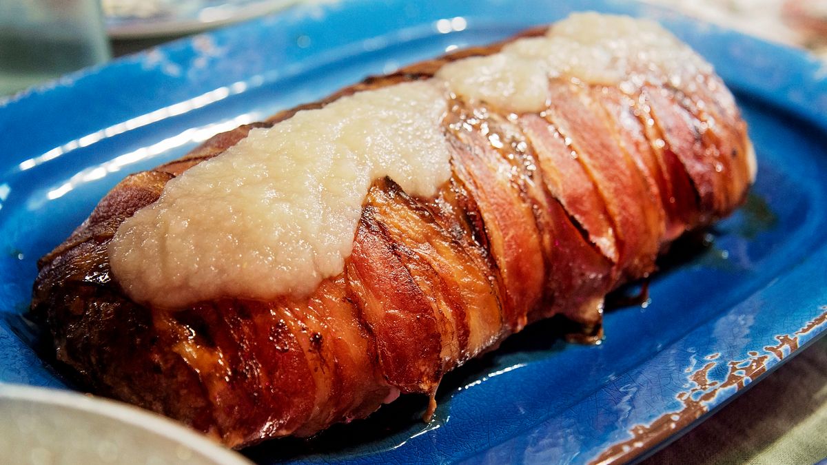 Klops z mięsa wieprzowego z piklami i pieprzem