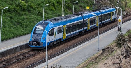 Śląsk. Opóźnienia pociągów do Oświęcimia po uszkodzeniu sieci trakcyjnej
