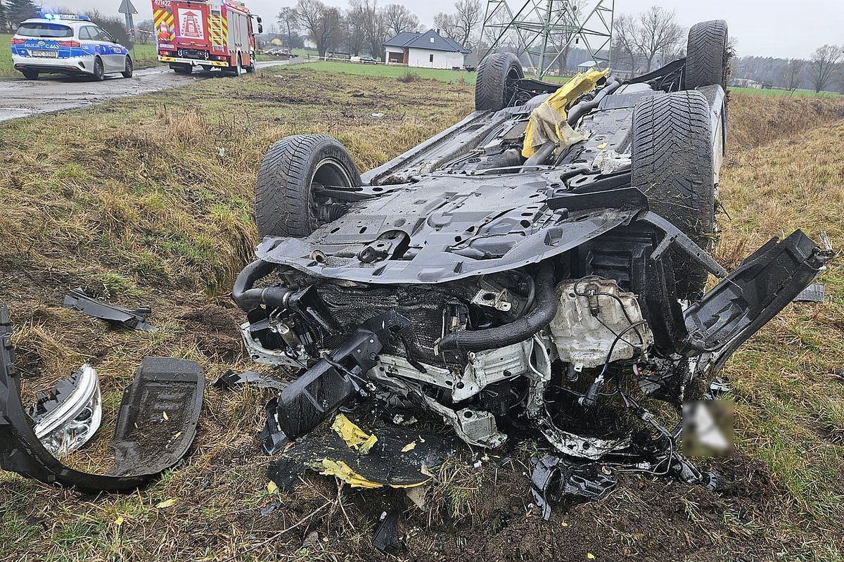 Zignorował znak STOP. Wjechał tuż pod pociąg