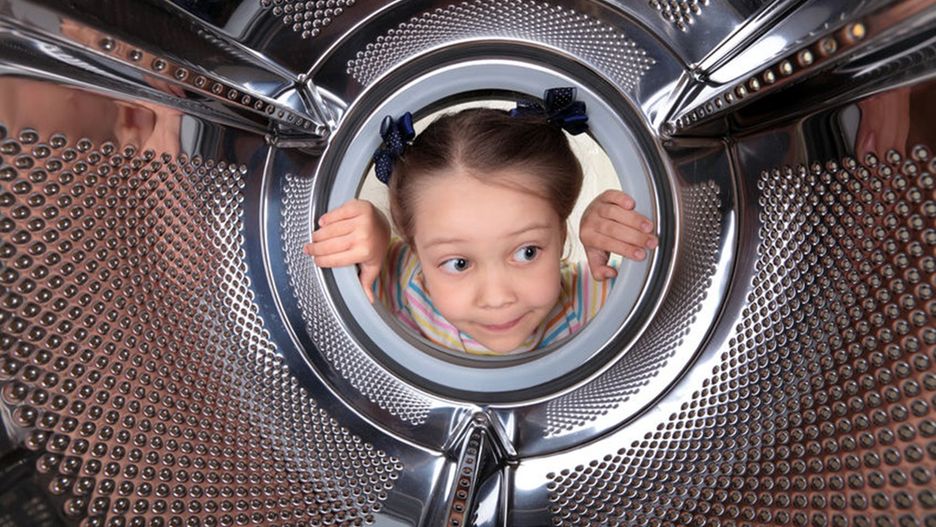 Dzieci uwielbiają oodkrywać nowe przedmioty w domu, dlatego musimy zadbać o ich bezpieczeństwo