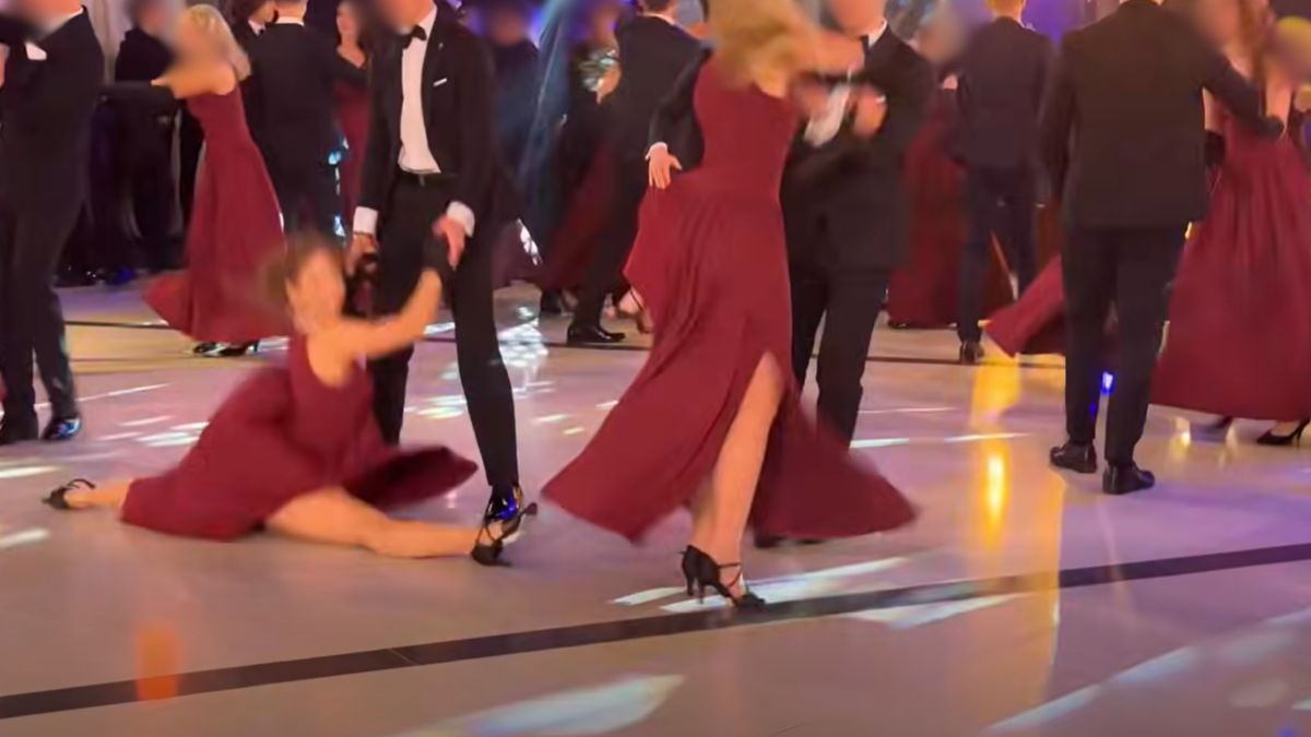 Cha-cha w wykonaniu maturzystów.