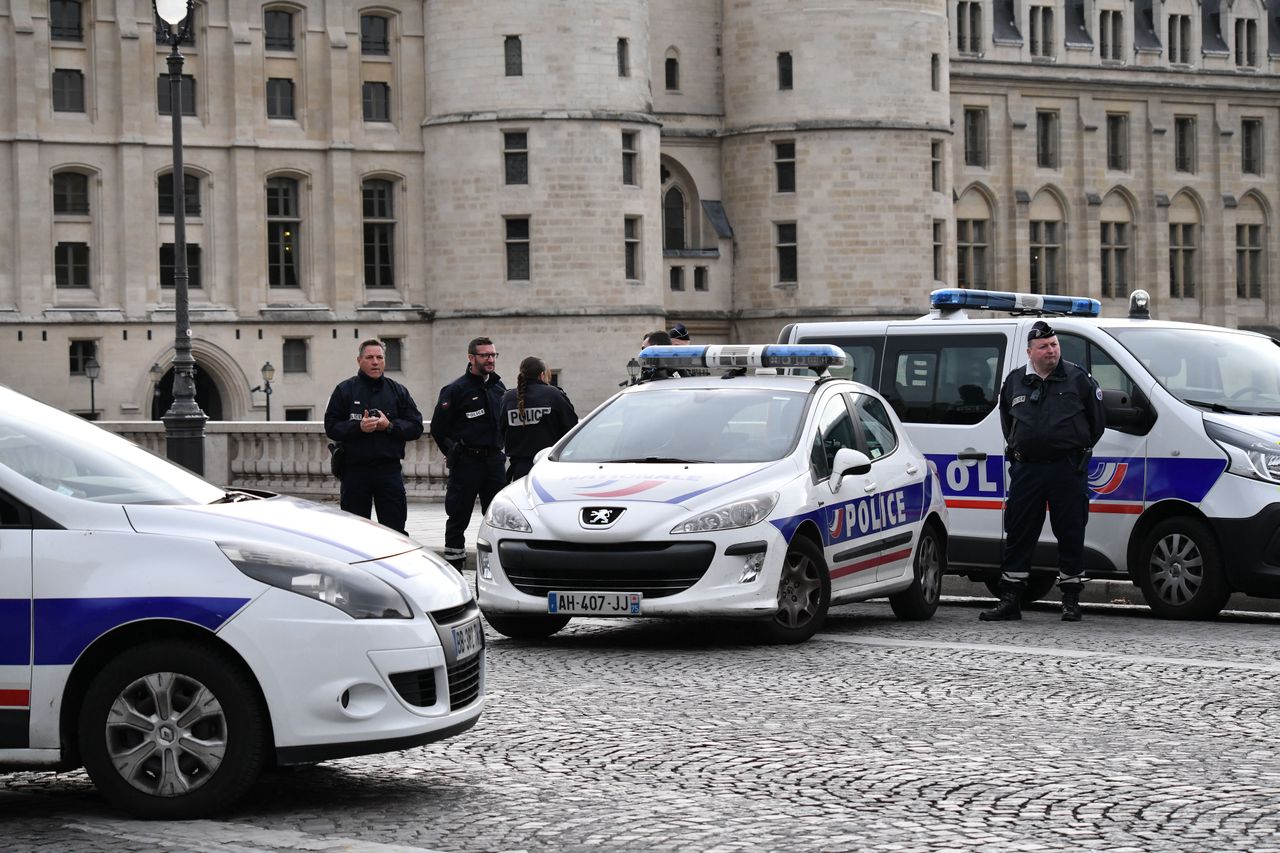 Francja. Nożownik ciężko ranił policjantkę. Doszło do strzelaniny. Tragiczny finał