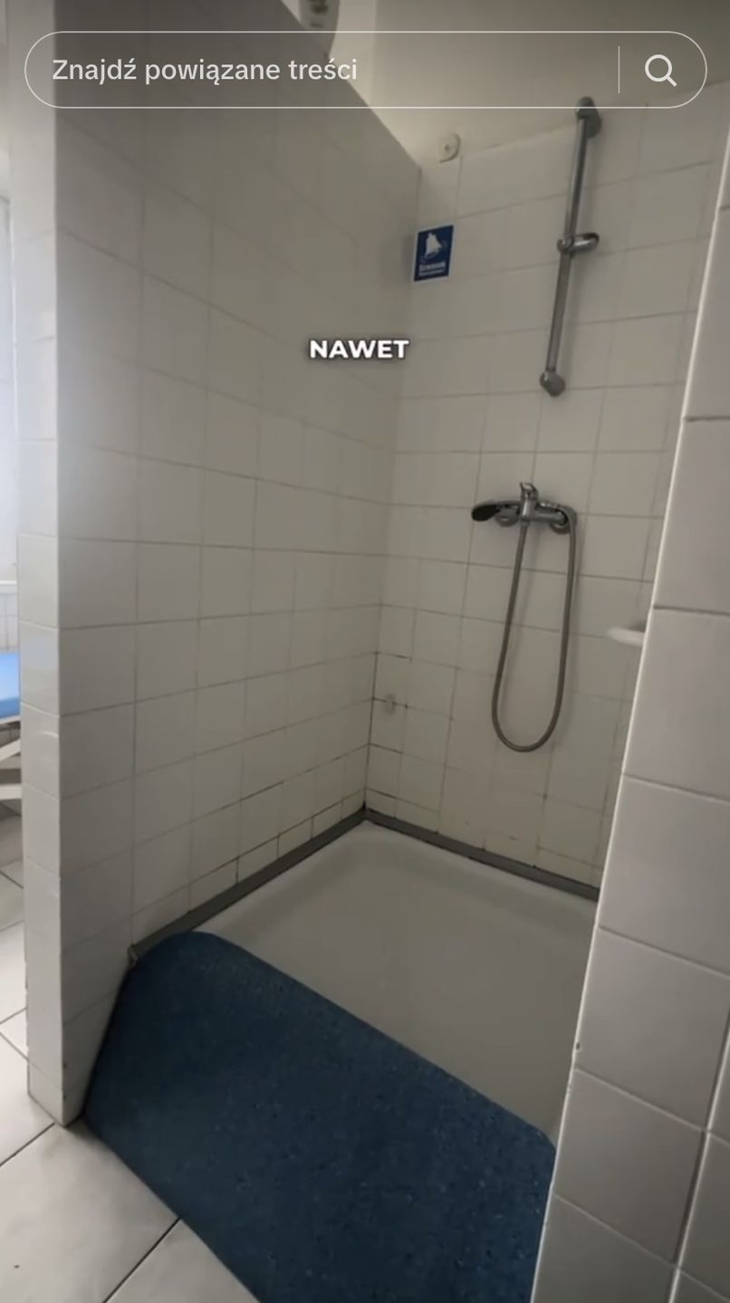 Tiktoker na wózku inwalidzkim pokazał warunki w szpitalu