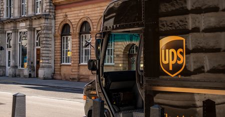 Olbrzymie zwolnienia w UPS. Gigant zredukował kadry o blisko 50 tys. osób