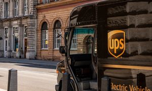 Olbrzymie zwolnienia w UPS. Gigant zredukował kadry o blisko 50 tys. osób