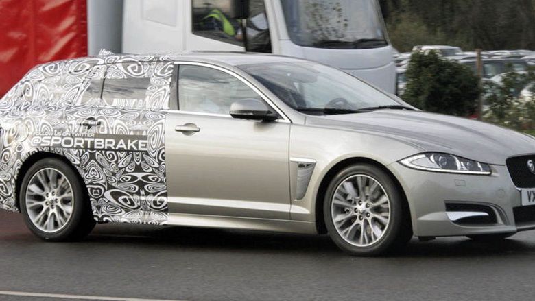 2012 Jaguar XF Sportbrake w kamuflażu