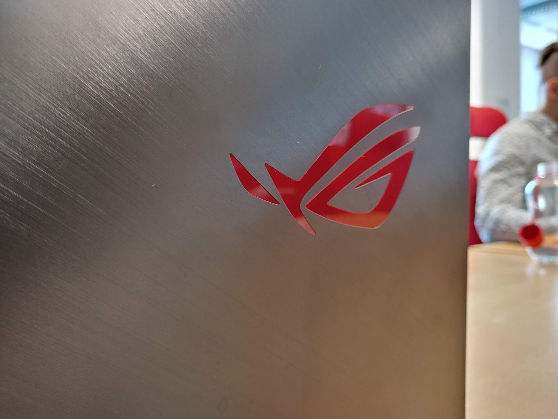 Laptop Asus ROG Zephyrus S GX502. Mały, ale wariat 9