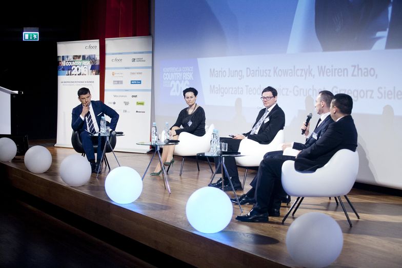 Jak polityka wpływa na wzrost gospodarczy?