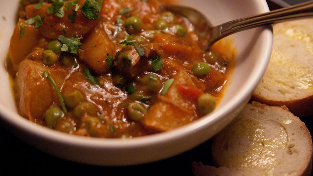 Duszona jagnięcina pokrojona w kostkę (samo mięso z udźca i łopatki)