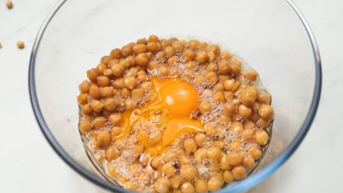 Kotlety z ciecierzycy to bezmięsna i smaczna opcja na obiad