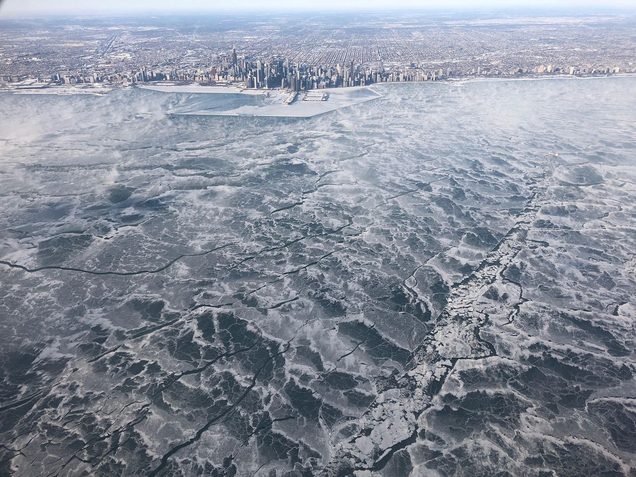 Zamarznięte jezioro Michigan wygląda jak z filmu katastroficznego
