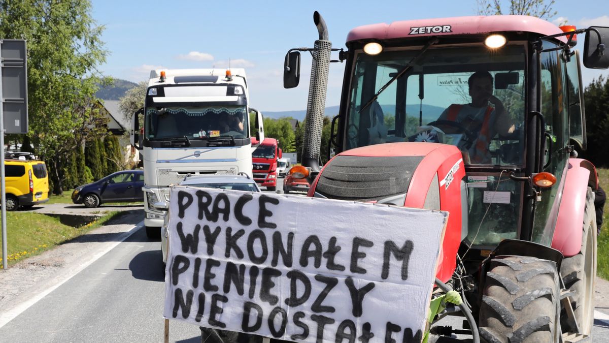 Protest podwykonawców budowy odcinka drogi S7 Lubień-Naprawa na zakopiance.