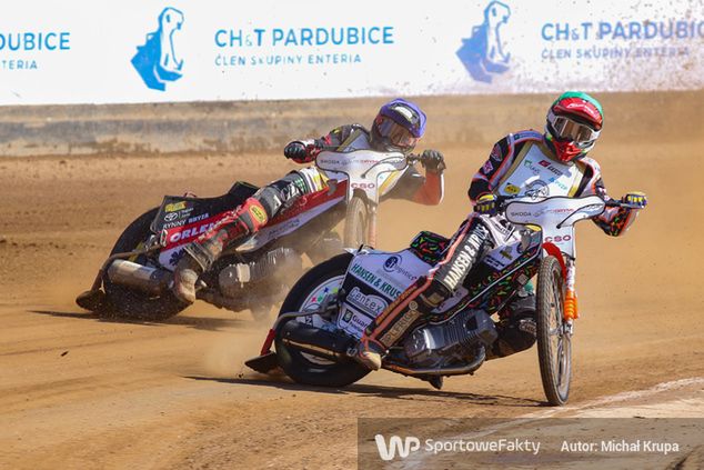 Niels-Kristian Iversen (z przodu) był jedynym w Energa Wybrzeżu, który w Rzeszowie pokonał Nickiego Pedersena