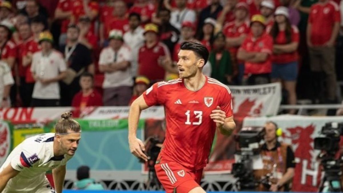 Instagram / Kiefer Moore / Kiefer Moore w barwach reprezentacji Walii