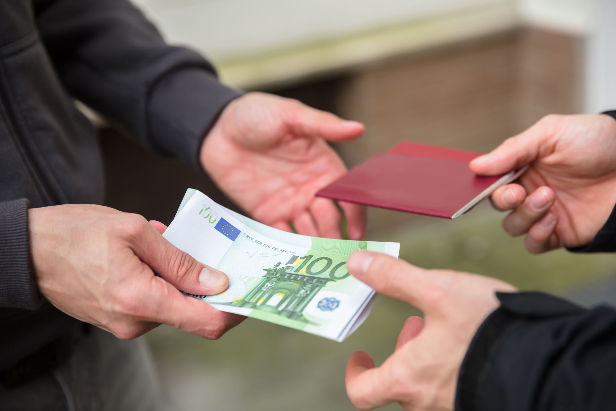 Mężczyzna wymyślił fikcyjne państwo i wystawiał m.in. paszporty 