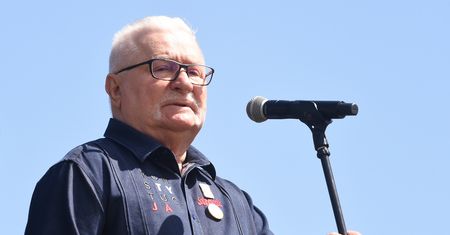 Prośba Wałęsy ze sceny. "Czy ktoś ma wątpliwości?"