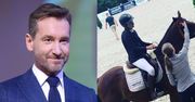 Piotr Kraśko gratuluje synom wygranej w zawodach jeździeckich. Kinga Rusin wtóruje: "DUMA PRAWIE RODZINNA"