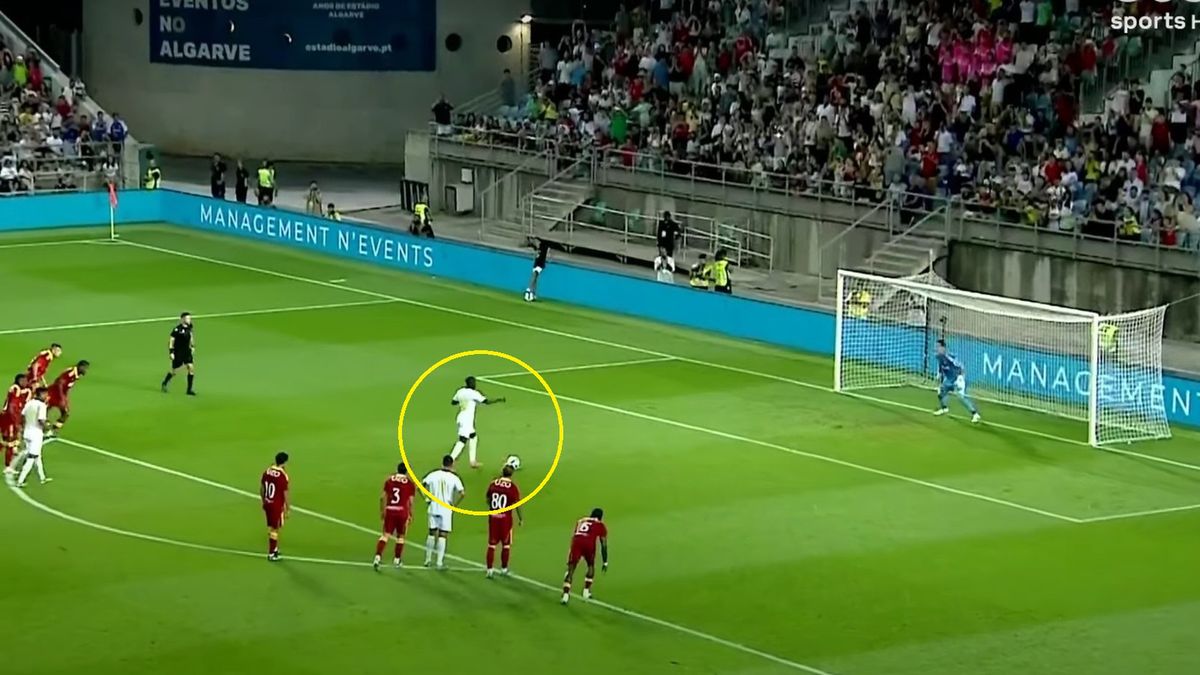 YouTube / AlNassr FC / rzut karny wykonany przez Sadio Mane