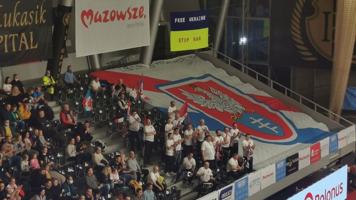 WP SportoweFakty / Justyna Serafin / Na zdjęciu: kibice IŁ Capital Legionovii Legionowo