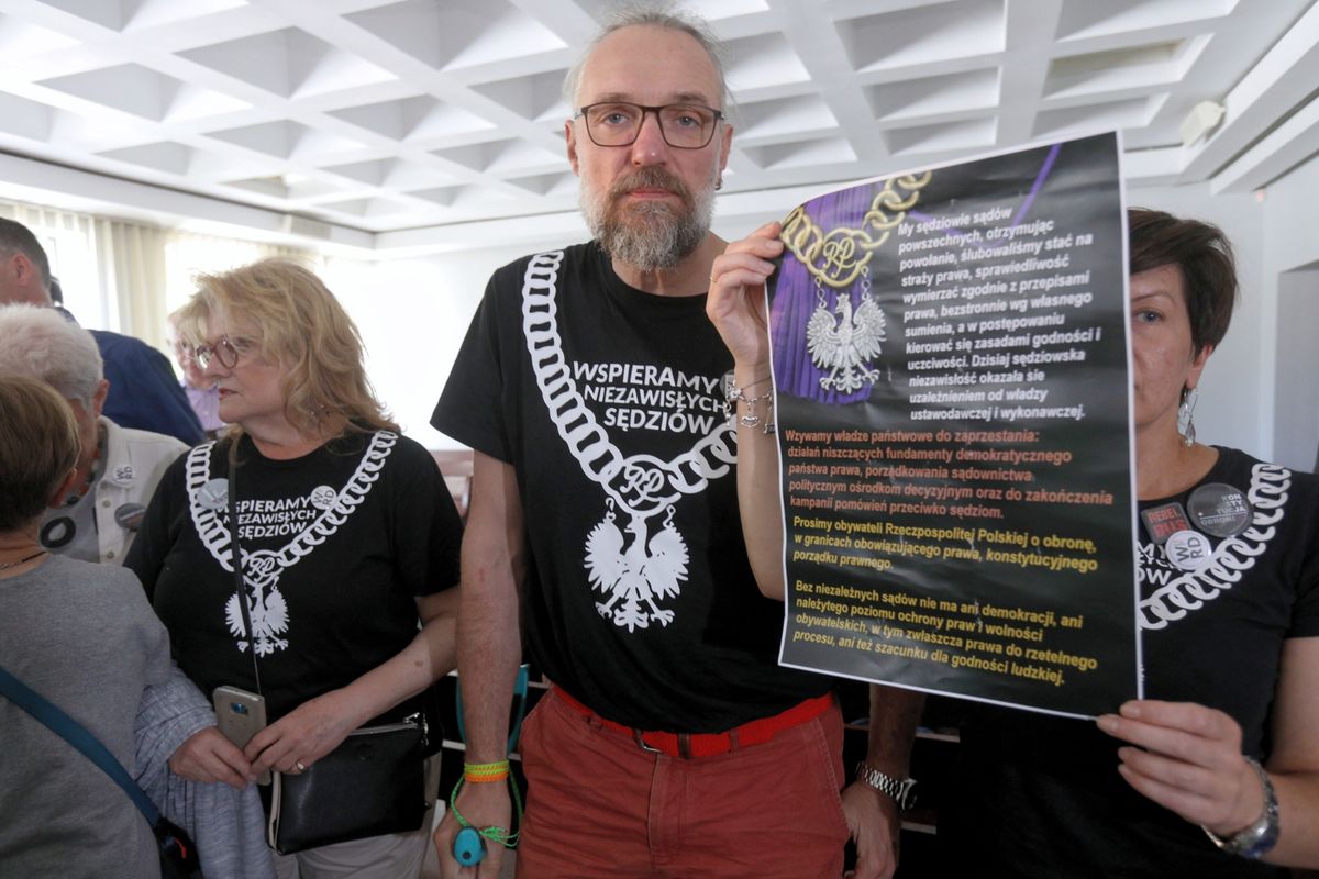 Wyrok za zakłócenie wystawy o gen. Andersie przez działaczy KOD. Sąd nie wymierzył kary