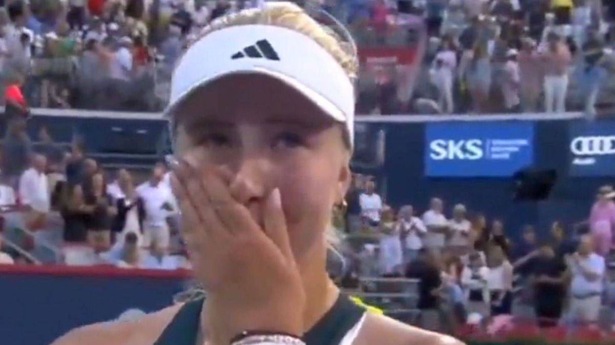 Twitter / The Tennis Letter / Clara Tauson we łzach w trakcie wywiadu na korcie