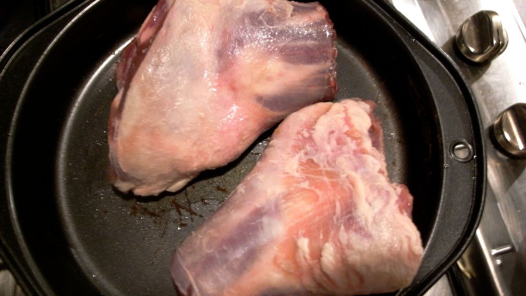 Surowa goleń przednia z jagnięciny nowozelandzkiej (mięso i tłuszcz)