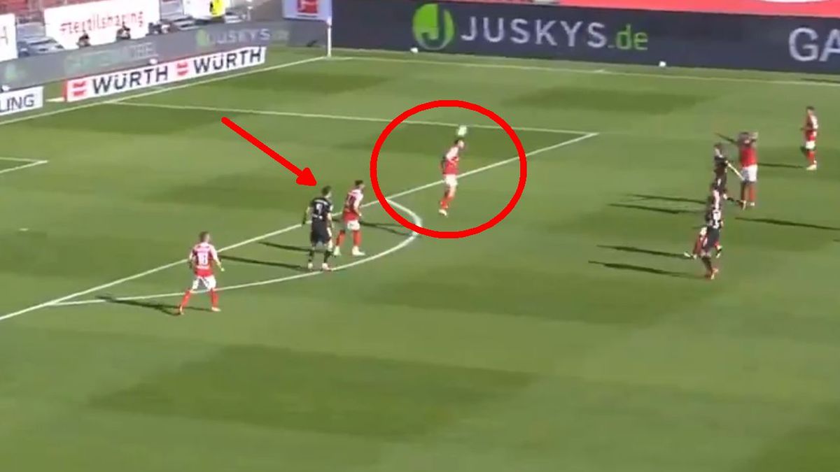 Twitter / Eleven Sports / Na zdjęciu: akcja, po której Robert Lewandowski zdobył bramkę w meczu z FSV Mainz