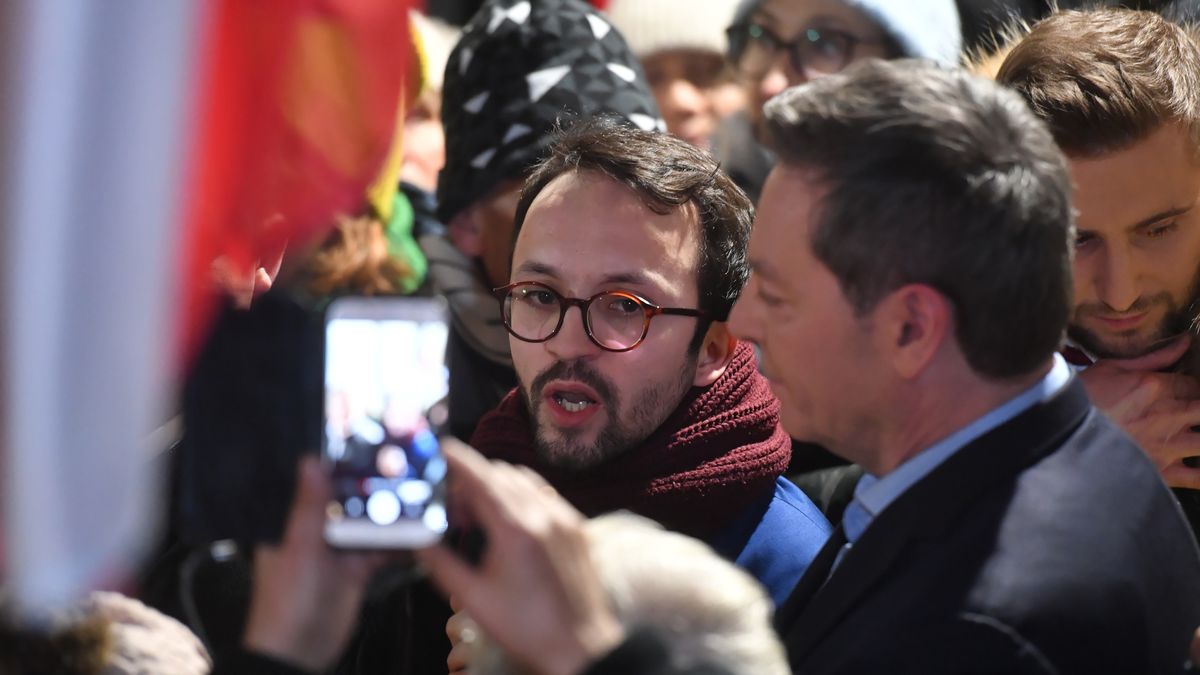 Samuel Pereira
Warszawa, 14.12.2023. Dziennikarz Samuel Pereira (C) podczas manifestacji w obronie TVP na placu Powsta�c�w Warszawy w Warszawie, 14 bm. Zgromadzeni protestuj� w obronie medi�w publicznych.  (sko) PAP/Piotr Nowak
Piotr Nowak
manifestacja, media publiczne, protest, TVP, placu powsta�c�w, w obronie wolnych medi�w