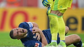 Piłkarz Bundesligi zaczął zwijać się z bólu. Po chwili pogrążył go system VAR