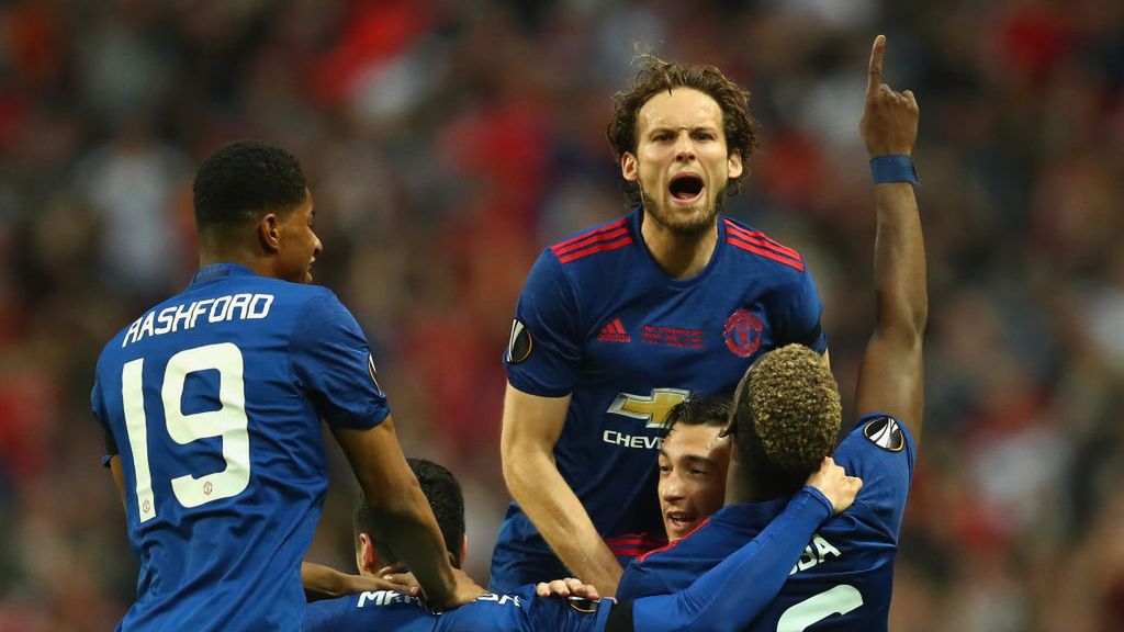 Zdjęcie okładkowe artykułu: Piłkarze Manchesteru United cieszą się z gola