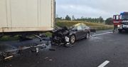 S7: Osobówka wjechała w tył samochodu ciężarowego. Zginęło troje dorosłych, ranne jest dziecko