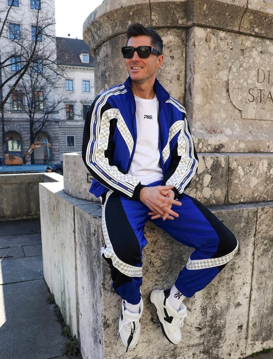 Robert Lewandowski podczas wypadu na miasto