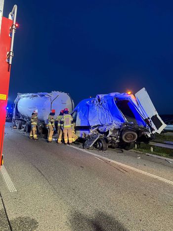 Śmiertelny wypadek na S8 pod Czerniewicami. Dwóch mężczyzn nie żyje