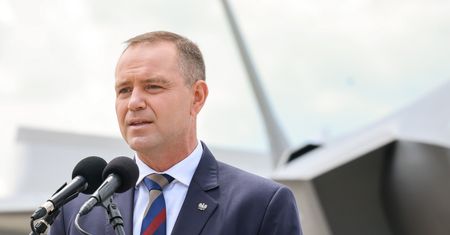 Nawrocki wbija szpilę szefowi MON. Nagle wspomniał o Błaszczaku