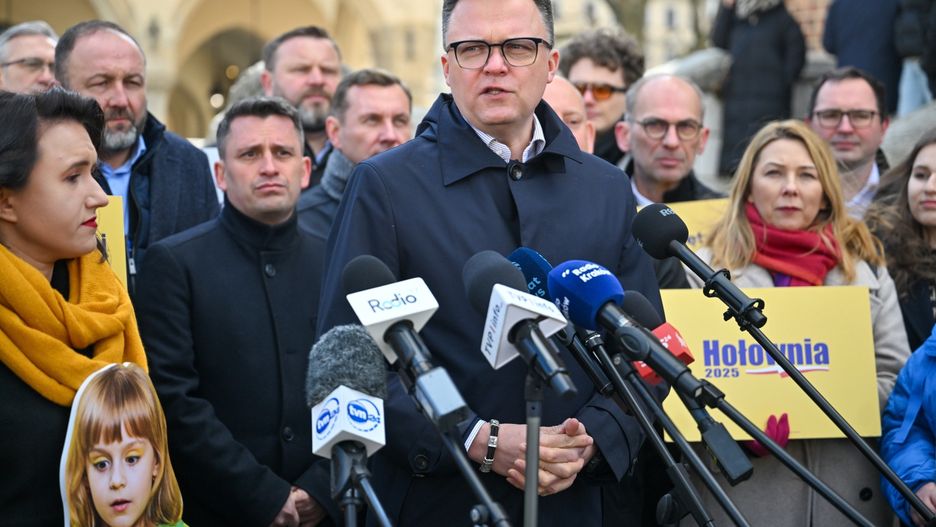 Szymon Ho�ownia
Krak�w, 07.04.2025. Wybory Prezydenta RP 2025 - kampania. Kandydat Trzeciej Drogi, marsza�ek Sejmu Szymon Ho�ownia (C) podczas briefingu prasowego w Krakowie, 7 bm. (mr) PAP/Art Service
Art Service
kampania, kandydat na urz�d Prezydenta RP, polityk, polityka, Polska 2050, prezydencka, prezydenckie, przedwyborcze, spotkanie, Trzecia Droga, wyborcza, wyborcze, wybory
